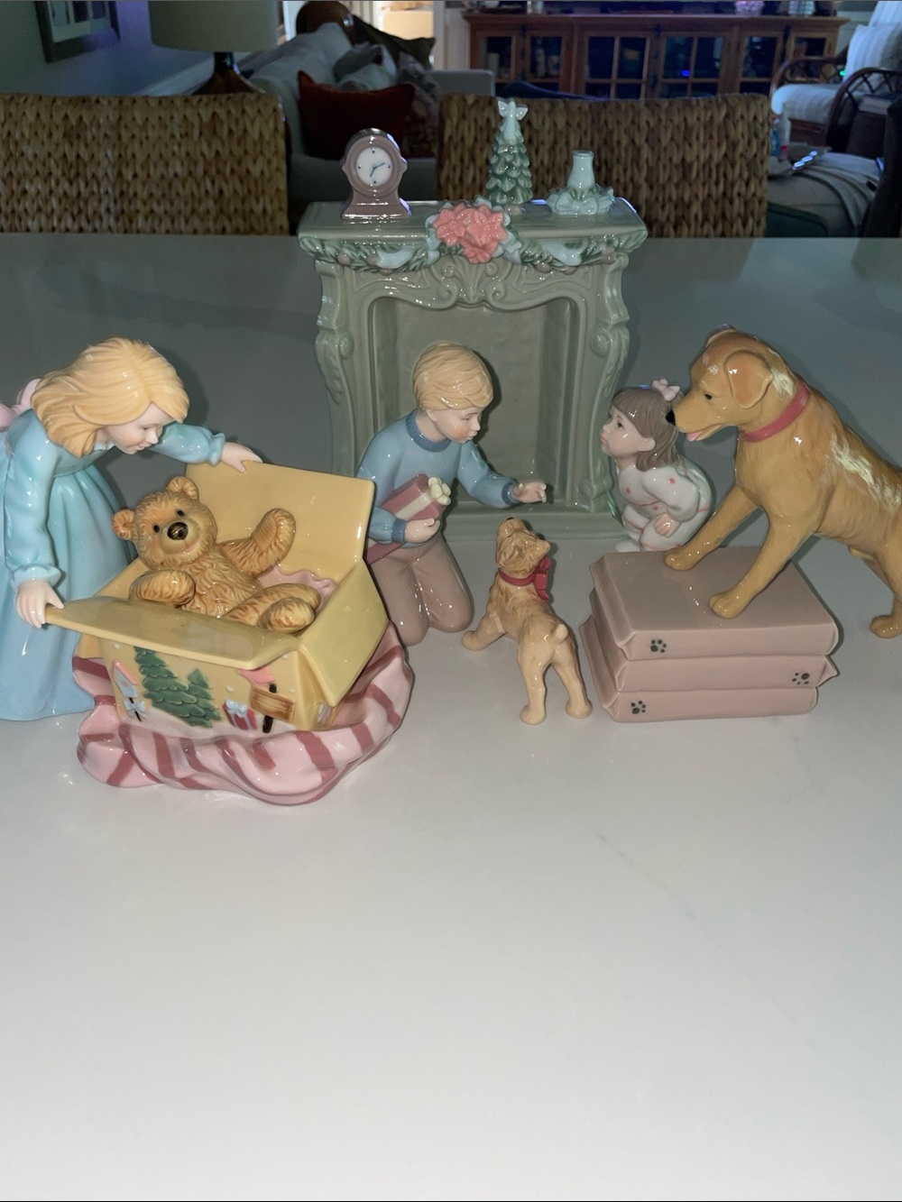 Grandeur Noel Porcelain Christmas Scene Set Collector's Editon 2021 Holiday Dogs